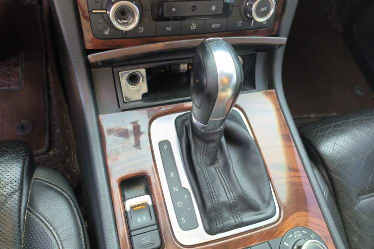 Used Volkswagen Touareg 2011 3.0 TDI Diesel Comfort Version