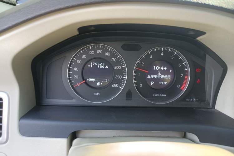 Used Volvo S80L 2010 2.5T Zhiya Edition
