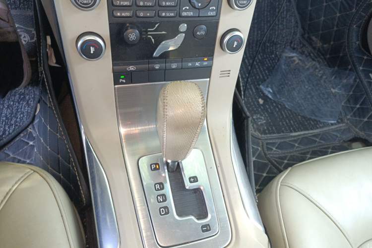 Used Volvo S80L 2010 2.5T Zhiya Edition
