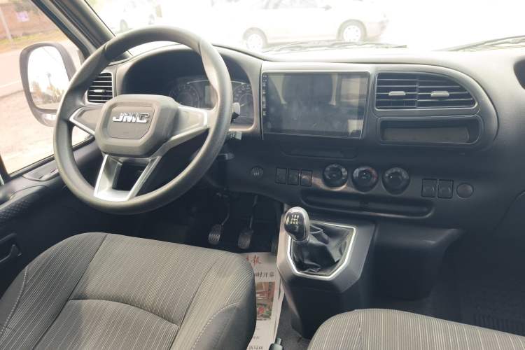 Used JMC Transit 2021 2.8T Space King Standard Version Long Wheelbase Mid-Height Roof Rear Single Tire 3-Seater Diesel China VI Emission Standard JX493
