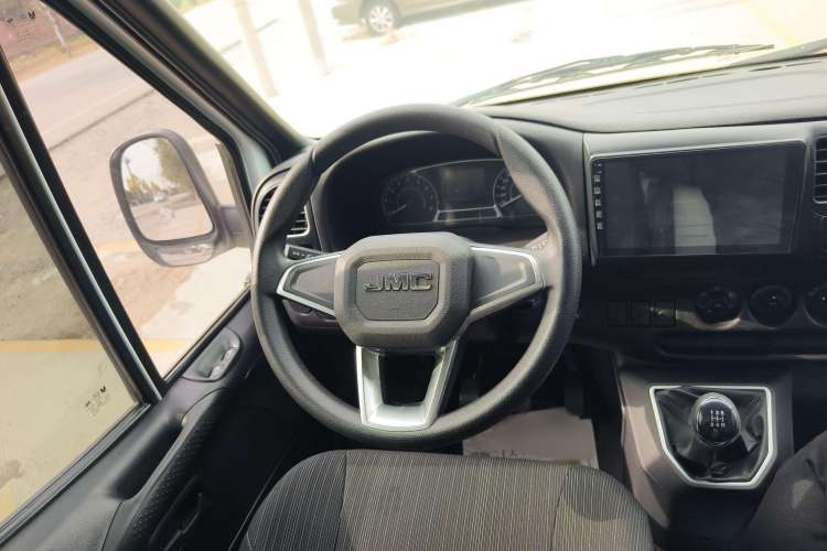Used JMC Transit 2021 2.8T Space King Standard Version Long Wheelbase Mid-Height Roof Rear Single Tire 3-Seater Diesel China VI Emission Standard JX493
