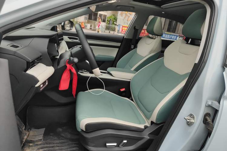 Used Geely Auto Emgrand L HiP 2022 1.5TD-DHT Pro 100KM Super Rui
