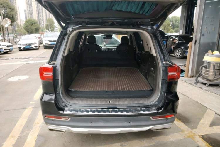 Used Roewe RX8 2018 30T Smart Connectivity All-Wheel Drive Supreme Edition
