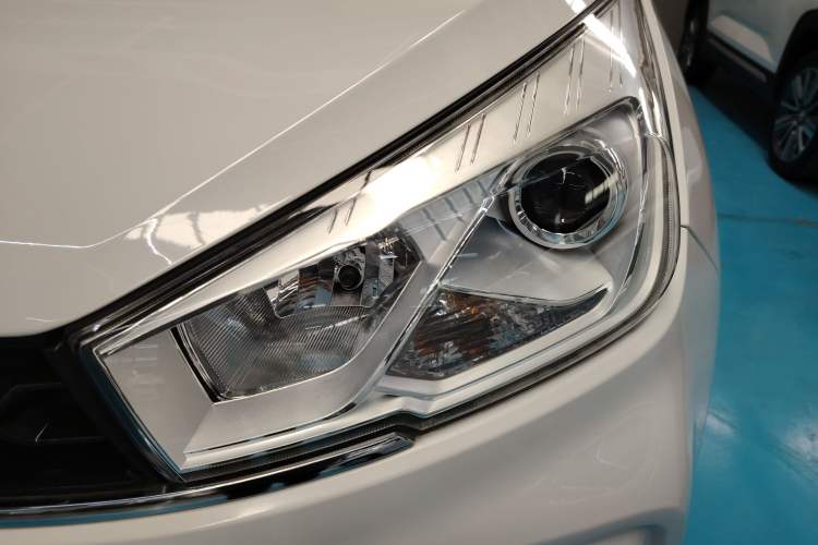 Used Wuling Hongguang S3 2018 1.5L Manual Luxury Model China V Standard Left Front Headlight