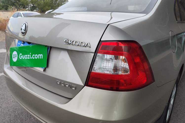 Used Skoda Rapid 2015 1.4L Manual Enjoyment Model
