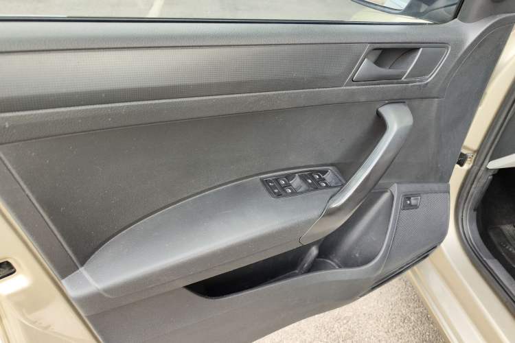 Used Skoda Rapid 2015 1.4L Manual Enjoyment Model
