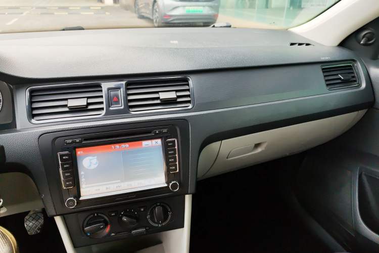 Used Skoda Rapid 2015 1.4L Manual Enjoyment Model
