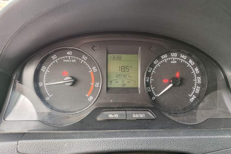 Used Skoda Rapid 2015 1.4L Manual Enjoyment Model
