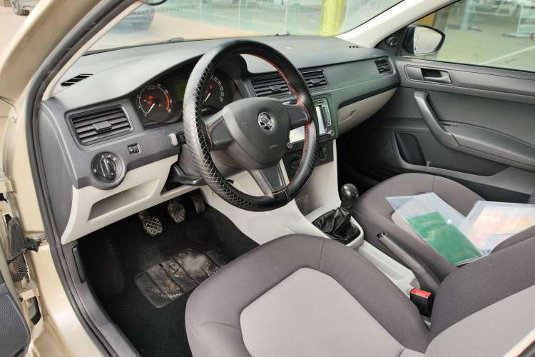 Used Skoda Rapid 2015 1.4L Manual Enjoyment Model
