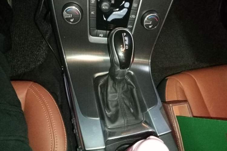 Used Volvo V60 2014 Restyled T5 Zhiya Edition
