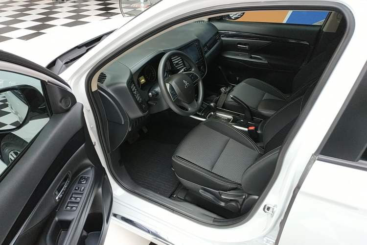 Used Mitsubishi Outlander 2021 Revised Version 2.0L Two-Wheel Drive Comfort Edition 5 Seats