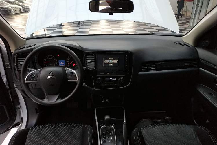 Used Mitsubishi Outlander 2021 Revised Version 2.0L Two-Wheel Drive Comfort Edition 5 Seats