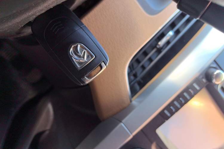 Used Baojun 630 2013 1.5L manual Comfort trim