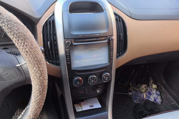 Used Baojun 630 2013 1.5L manual Comfort trim