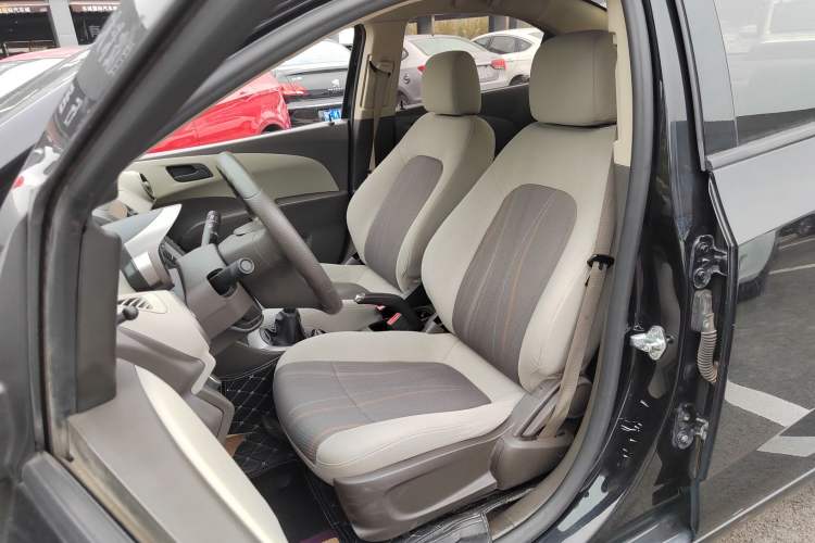 Used Chevrolet Aveo Sonic 2011 Sedan 1.4L MT SL
