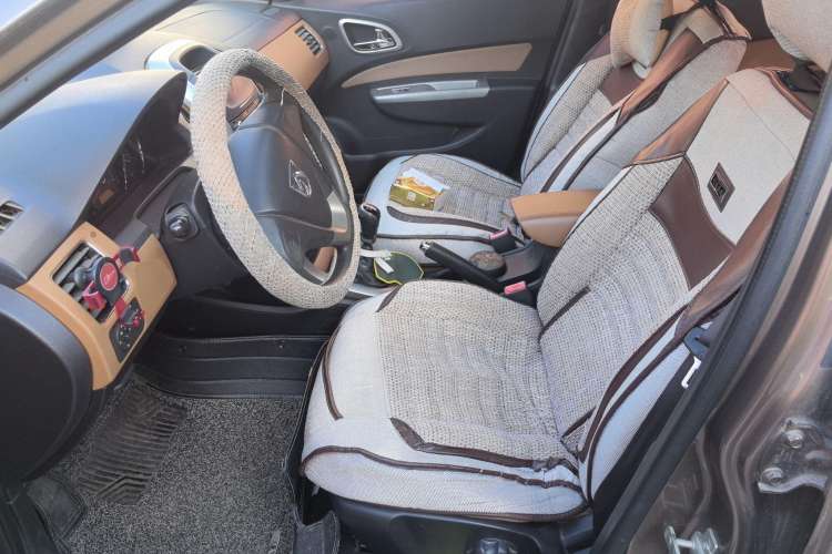 Used Baojun 630 2013 1.5L manual Comfort trim