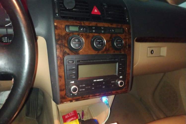 Used Volkswagen Touran 2008 1.8T ZhiZun Edition Automatic 5-Seater
