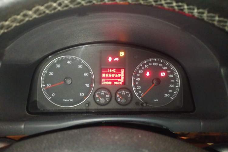 Used Volkswagen Touran 2008 1.8T ZhiZun Edition Automatic 5-Seater
