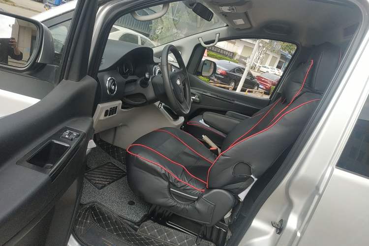 Used JAC M3 2019 PLUS IKEA Edition 1.8L Luxury 9-Seater Driver Seat