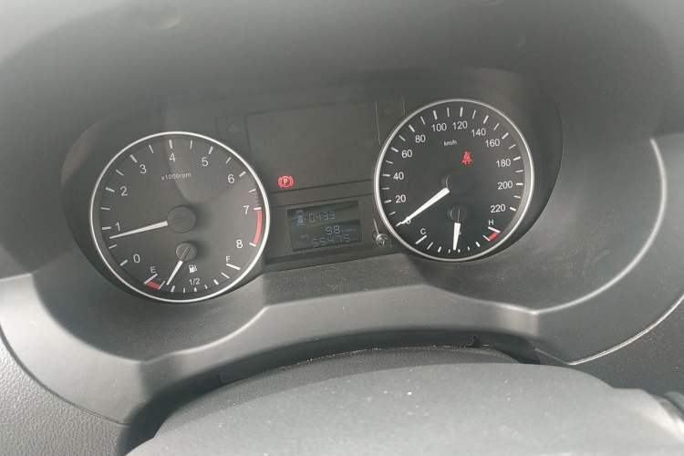 Used JAC M3 2019 PLUS IKEA Edition 1.8L Luxury 9-Seater Odometer Close Up