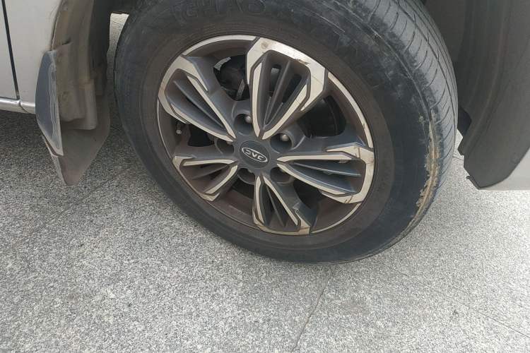 Used JAC M3 2019 PLUS IKEA Edition 1.8L Luxury 9-Seater Right Front Wheel Hub