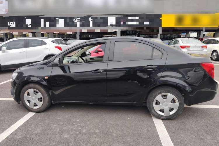Used Chevrolet Aveo Sonic 2011 Sedan 1.4L MT SL

