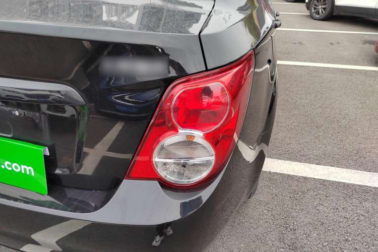 Used Chevrolet Aveo Sonic 2011 Sedan 1.4L MT SL
