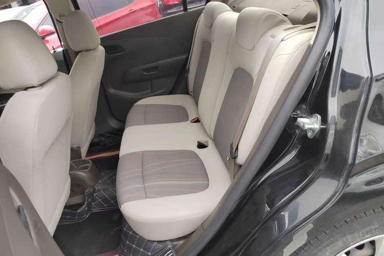 Used Chevrolet Aveo Sonic 2011 Sedan 1.4L MT SL
