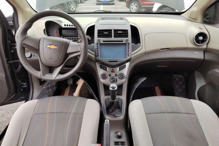 Used Chevrolet Aveo Sonic 2011 Sedan 1.4L MT SL
