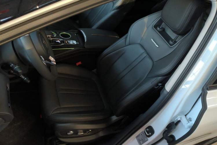 Used Hongqi HS3 2023 2.0T All-Wheel-Drive Youwei Version
