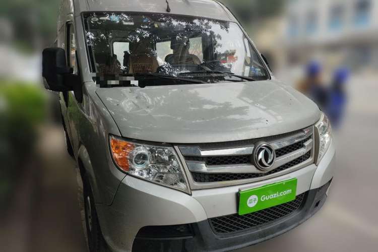 Used Dongfeng Yufeng 2018 2.3TA100 Standard Edition Logistics Vehicle Short Wheelbase Mid-Roof Design 5-9 Seater Powered by WP2.3
