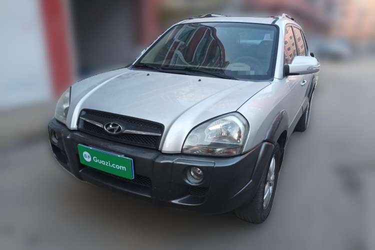 Used Hyundai Tucson 2009 2.0L Automatic Two-Wheel Drive with Sunroof