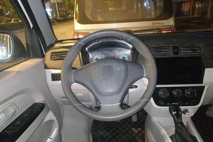 Used Jinbei New Hiace X30L 2023 1.5L Wealth Edition Passenger Vehicle 5/6/7-Seater Non-Air-Conditioned Version SWC15M