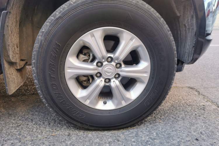 Used Nissan Navara 2017 2.5L Automatic 4x4 Luxury Edition QR25
