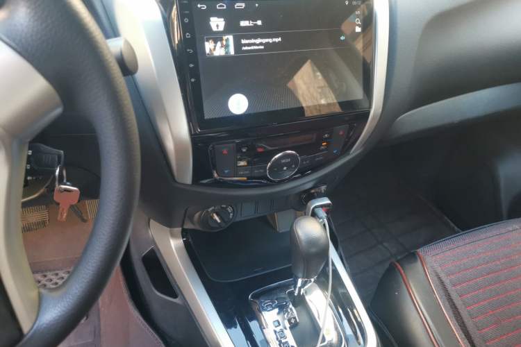 Used Nissan Navara 2017 2.5L Automatic 4x4 Luxury Edition QR25
