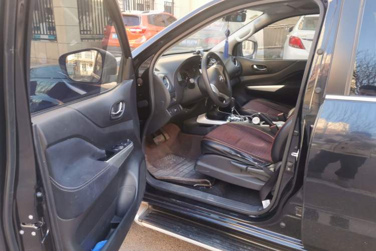 Used Nissan Navara 2017 2.5L Automatic 4x4 Luxury Edition QR25
