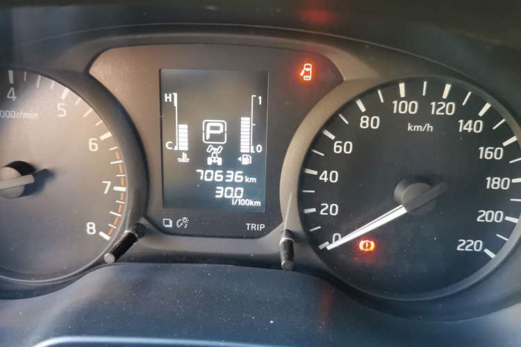 Used Nissan Navara 2017 2.5L Automatic 4x4 Luxury Edition QR25
