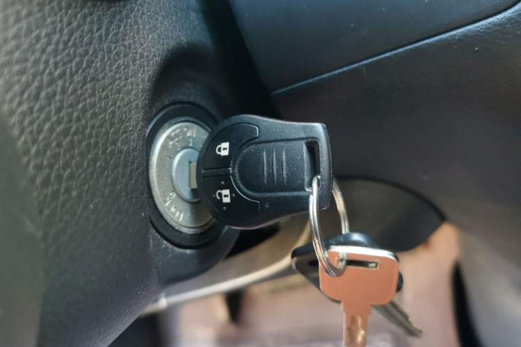 Used Nissan Navara 2017 2.5L Automatic 4x4 Luxury Edition QR25
