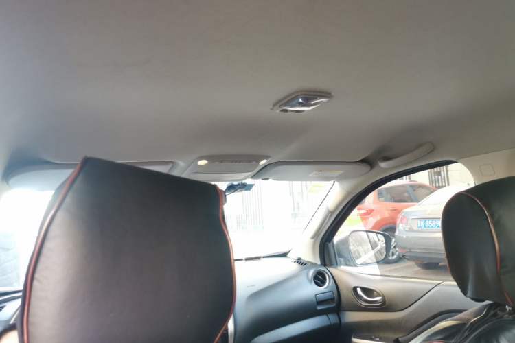 Used Nissan Navara 2017 2.5L Automatic 4x4 Luxury Edition QR25
