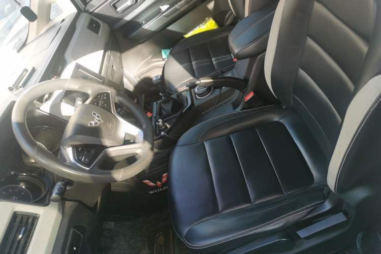 Used Wuling Hongguang PLUS 2019 1.5T Manual Luxury 7-Seater
