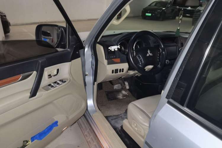 Used Mitsubishi Pajero 2010 3.0L Automatic Elite Edition
