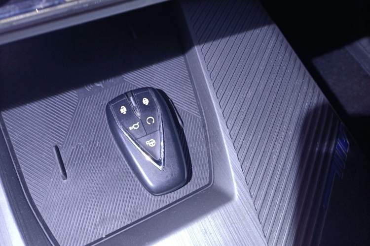 Used CHANGAN OSHAN Z6 New Energy 2022 Blue Whale iDD 150KM Flagship PLUS Smart Parking Edition Vehicle Key