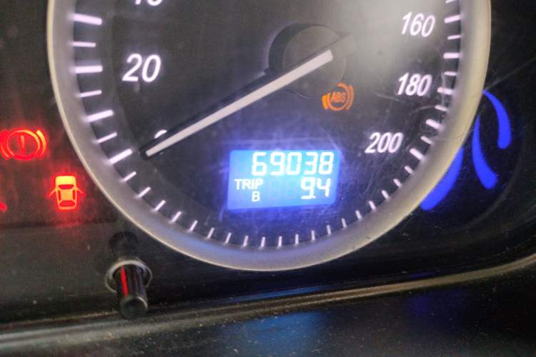 Used HYOSOW H2 2016 H2E 1.5L Elite Model BJ415B Odometer Close Up