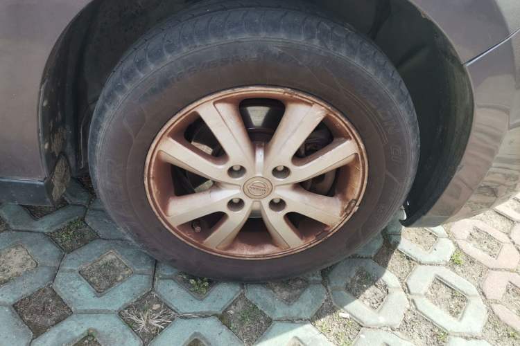 Used Nissan Tiida Sedan 2008 1.6L Manual Smart Version Right Front Wheel Hub