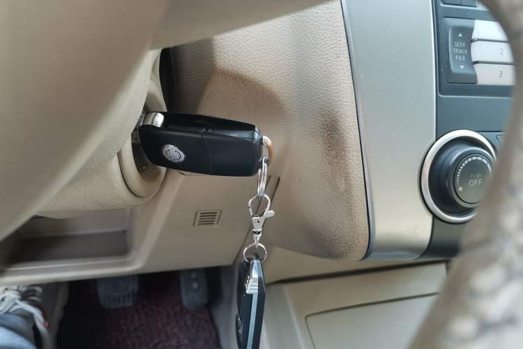 Used Nissan Tiida Sedan 2008 1.6L Manual Smart Version Vehicle Key