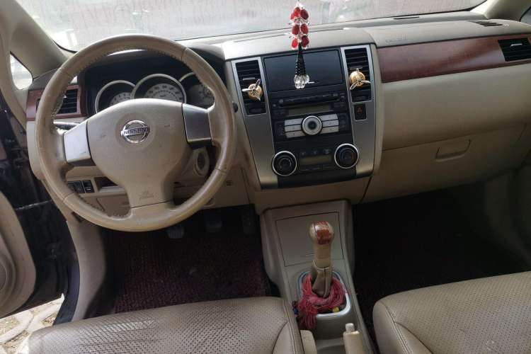 Used Nissan Tiida Sedan 2008 1.6L Manual Smart Version Center Console