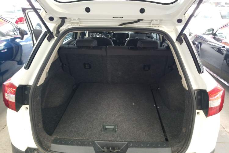 Used Dongfeng Aeolus AX3 2016 1.5L Automatic ZhiKu Model
