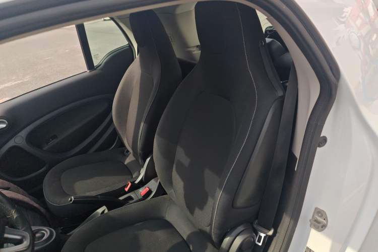 Used smart fortwo 2018 1.0L 52kW Hardtop Passion Edition China V Standard
