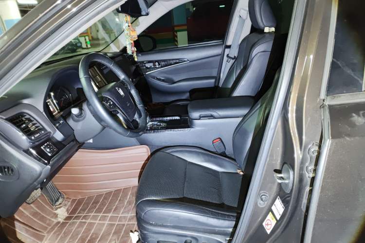 Used Toyota Crown 2015 2.0T Fashion Edition
