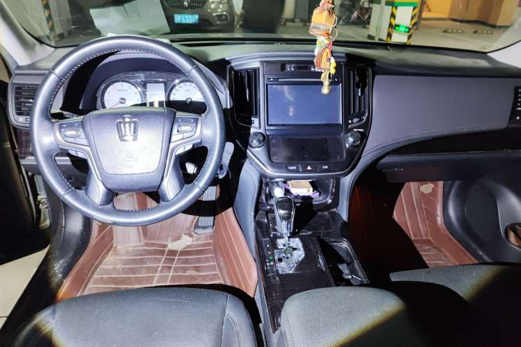 Used Toyota Crown 2015 2.0T Fashion Edition
